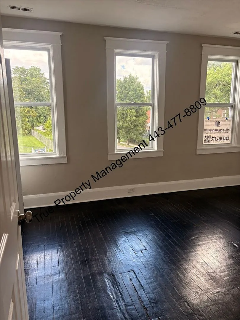 3924 Fairview Ave — Photo 3