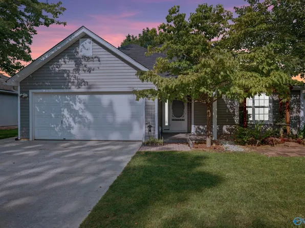 226 River Oaks Dr NW, Madison, AL 35758