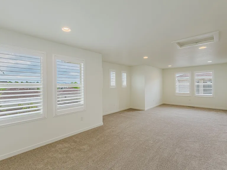 2656 Champagne Ave — Photo 32