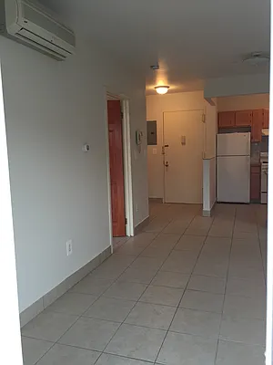 Rented by Metroline Realty | media 28