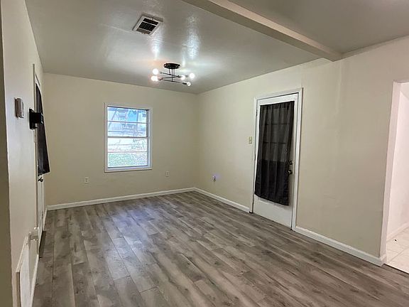 4th image of 1314 Oak Dr