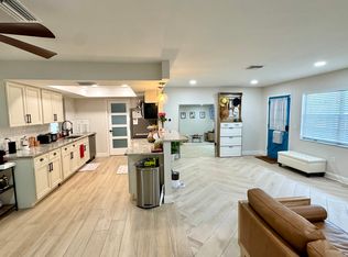 232 SE Monroe Cir N, Saint Petersburg, FL 33703