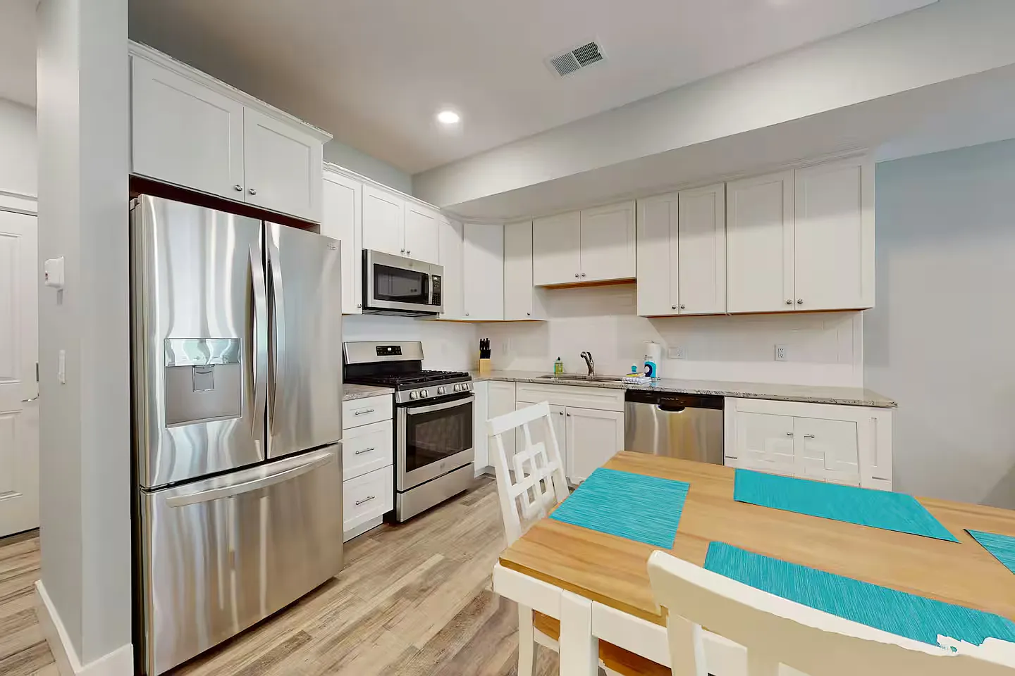2 bed, 753 sqft, $1,800 — Photo 3