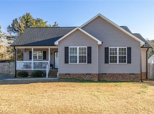 1112 Heathwood Dr, Randleman, NC 27317