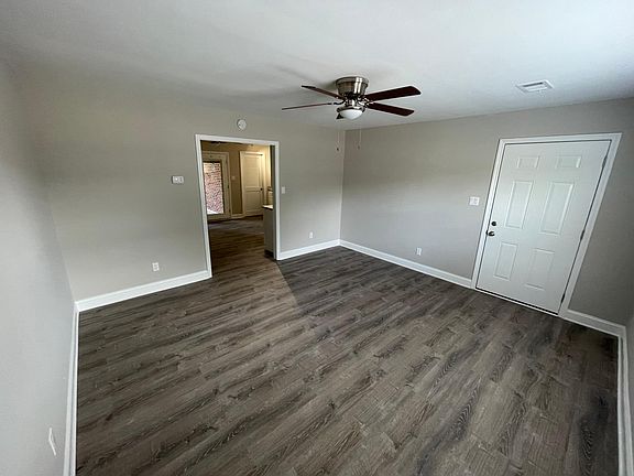 4th image of 10412 Lovell Center Dr #4