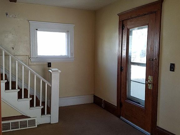 3rd image of 231 Rockwell St