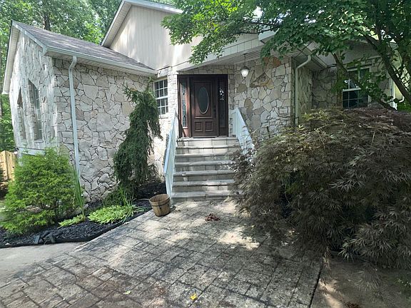 3rd image of 101 Cory Ln