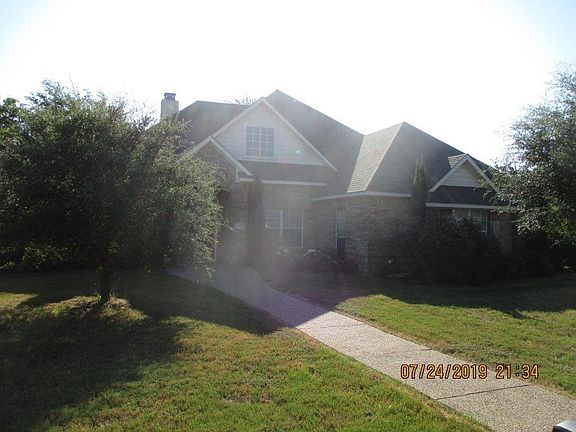 2nd image of 207 Oak Meadow Trl