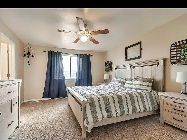 4764 W Homeland Dr — Photo 2