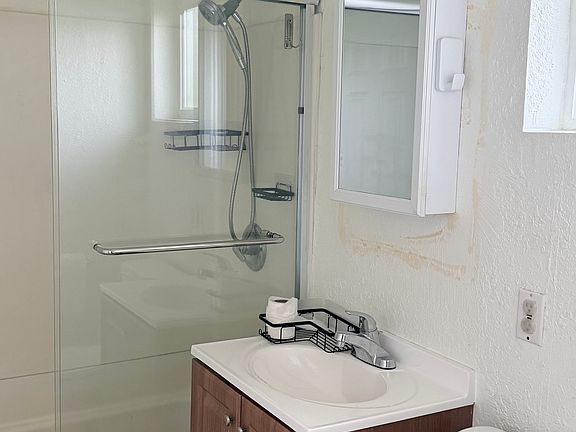 4th image of 1100 Windermere Ave #5