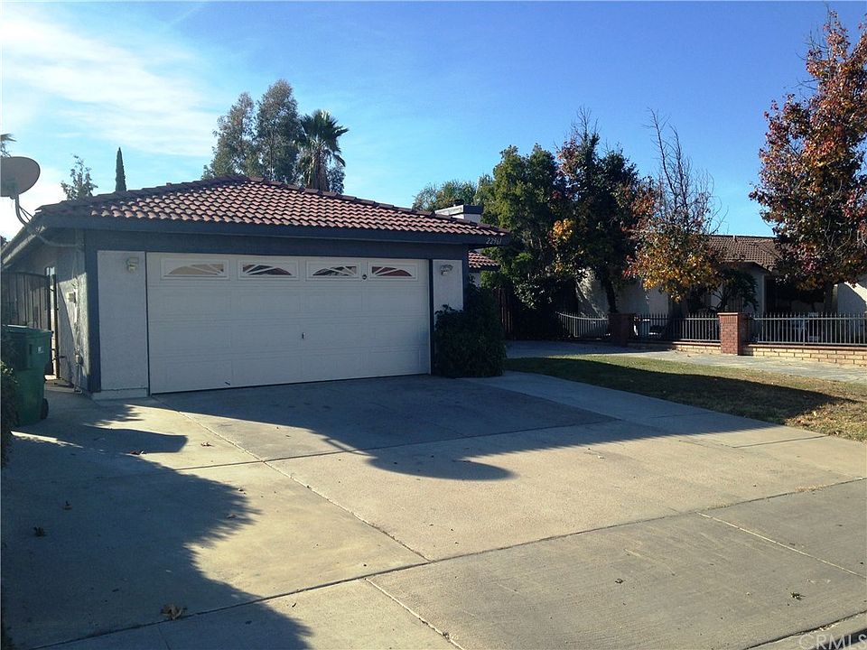 1st image of 22961 Dracaea Ave