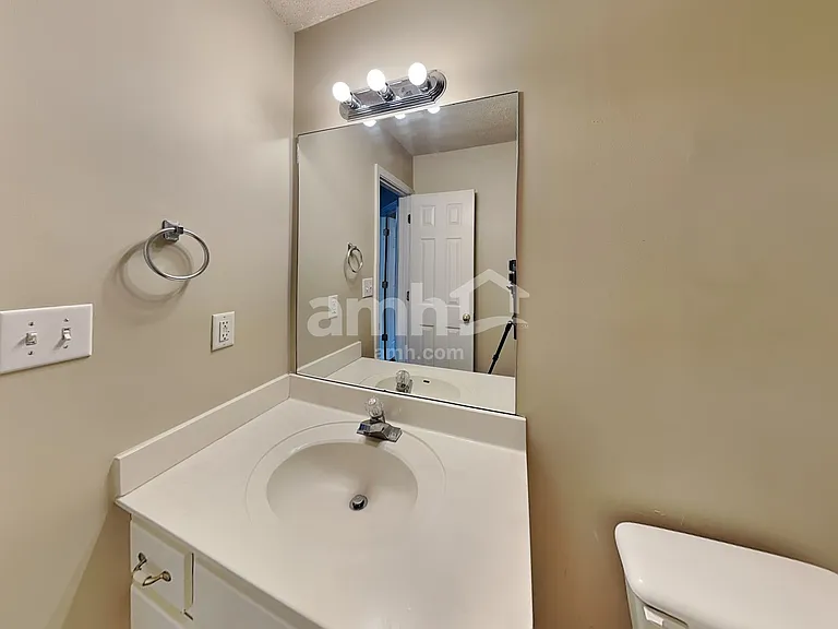 140 Cannon Dr — Photo 17