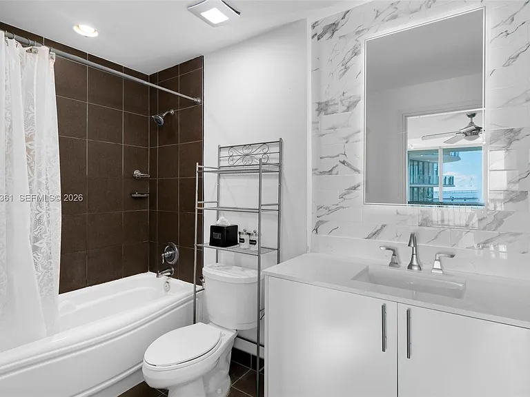300 S Biscayne Blvd #L-410 — Photo 21