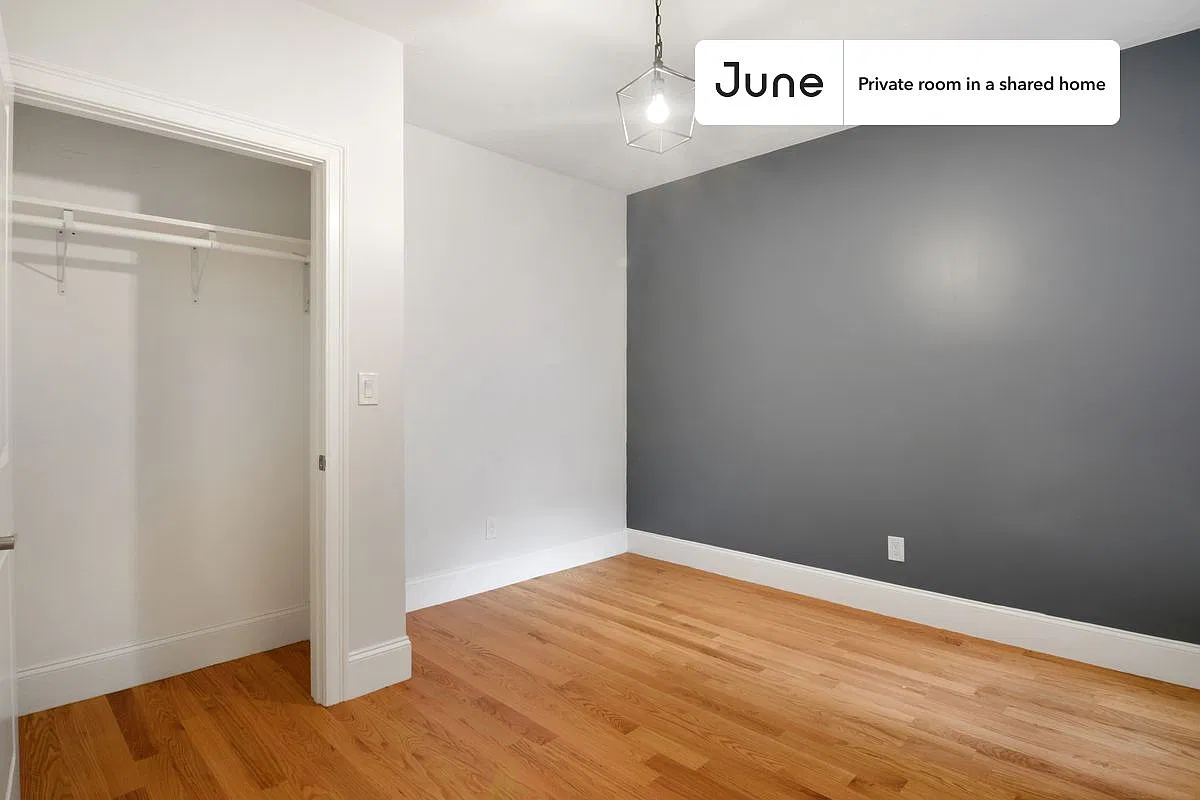 Queen bedroom in 5 bed/2 bath home in Allston #680 B — Photo 3