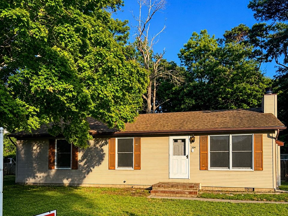 1st image of 304 Lake Crystalbrook Dr
