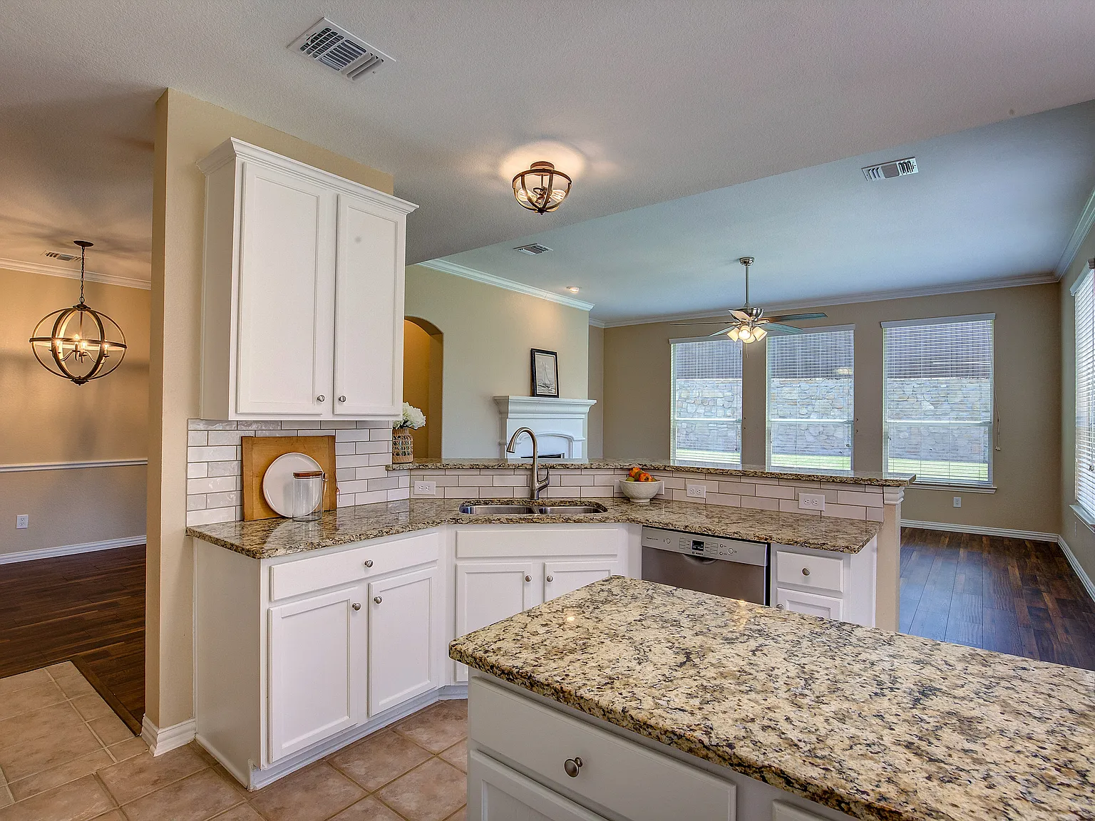 4 bed, 2457 sqft, $2,795 — Photo 3