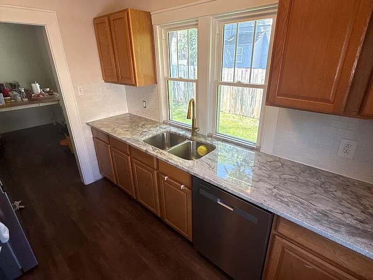 2827 Wood St — Photo 10