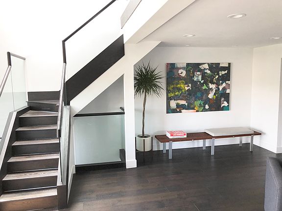5th image of 858 12th St APT 9