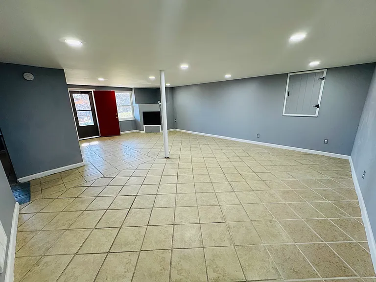 8000 Livingston Dr — Photo 11