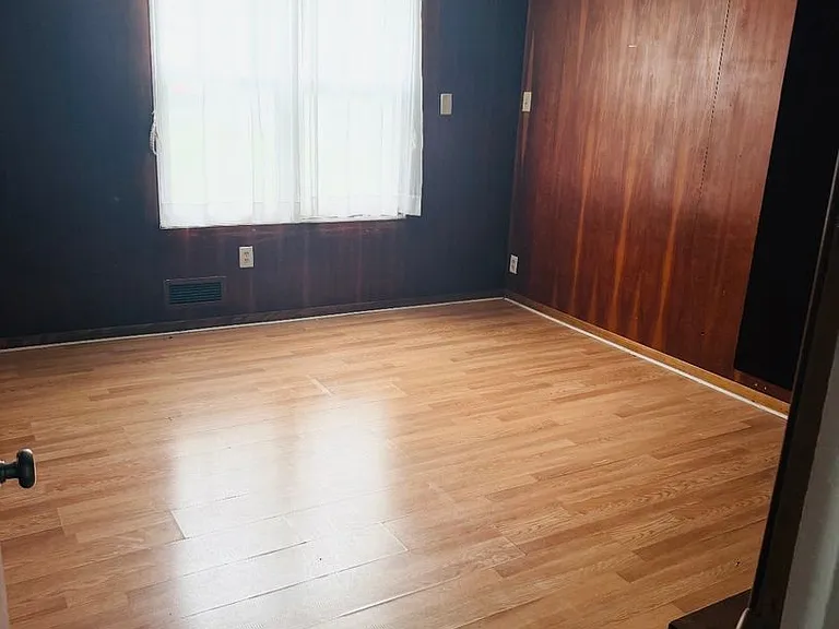 913 Nott St — Photo 15