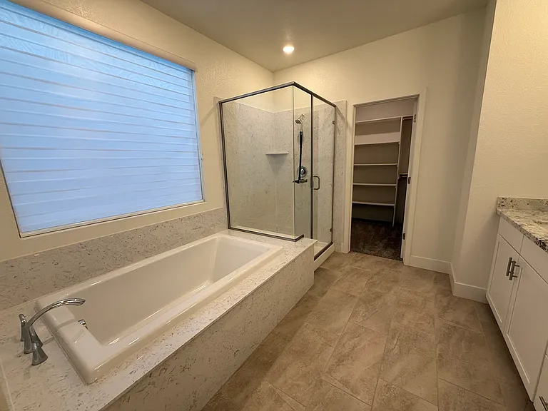 12920 Knightsbrook Ave — Photo 35