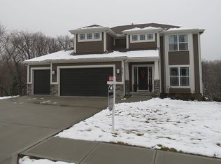 6387 NW Sioux Dr, Parkville, MO 64152