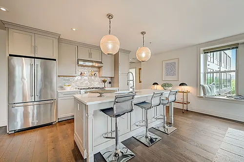 HUBBARD PARK PLACE Photo 1