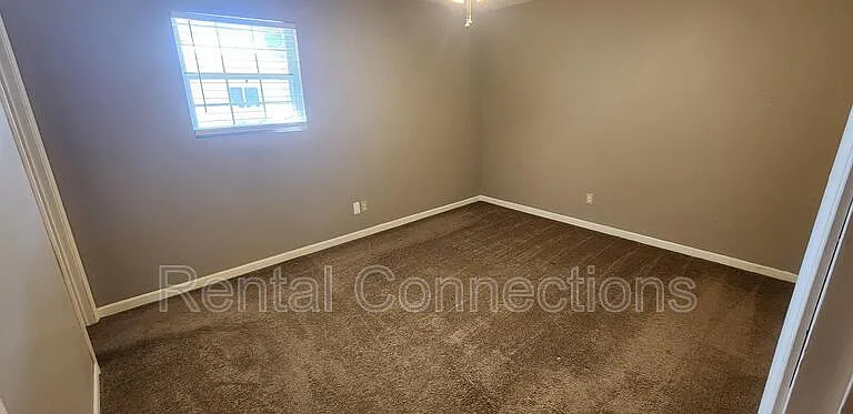 1412 W Walnut St — Photo 5