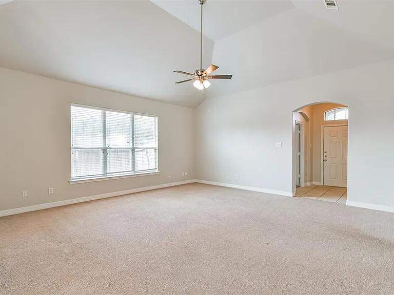5802 Horse Prairie Dr — Photo 10
