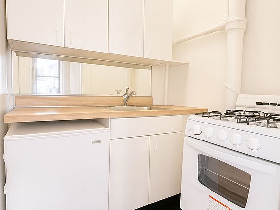 3rd image of 795 Lexington Ave #3R