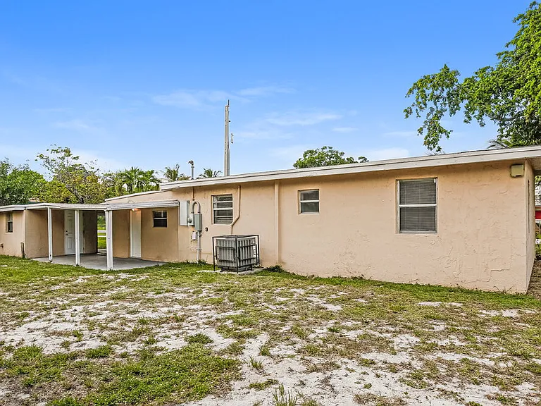 2418 SW 6th Ct — Photo 16
