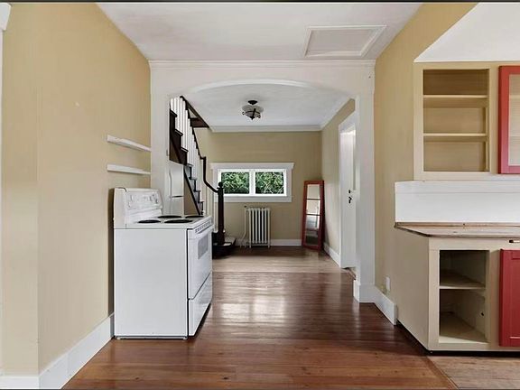 3rd image of 2300 Rindall Ave