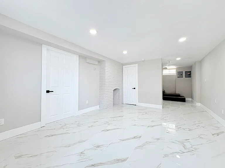 901 Woodsdale Ave — Photo 32