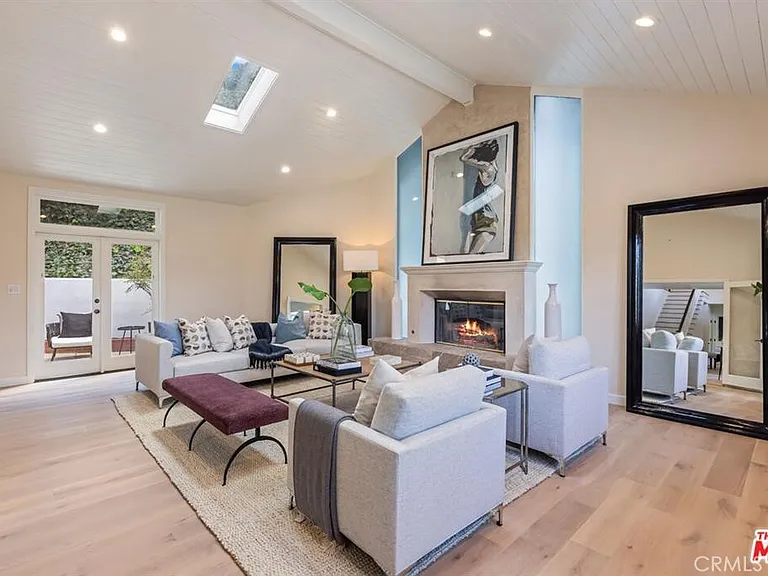 3217 Longridge Ave — Photo 4