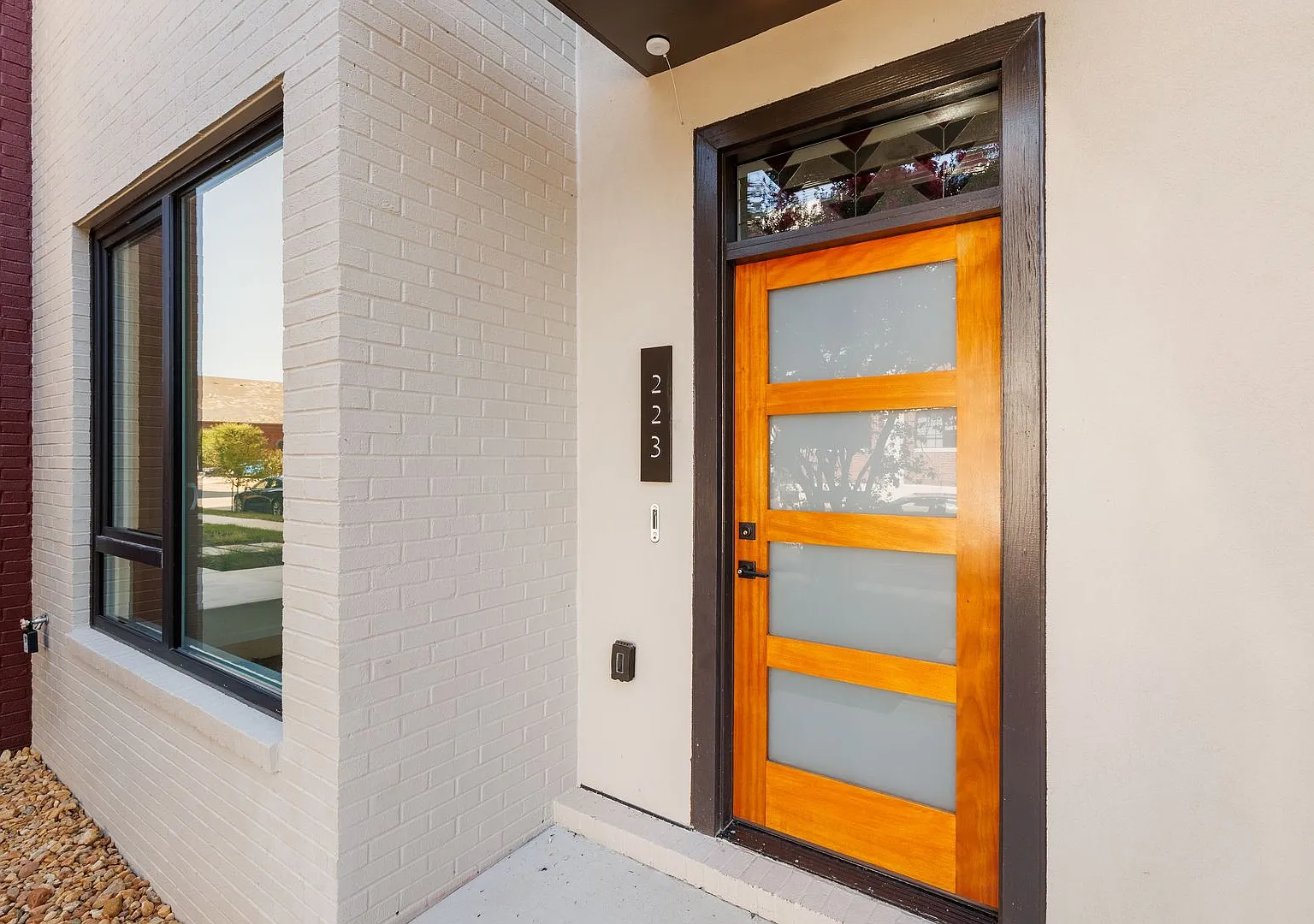Beautiful Brand New 3 Bedroom Townhome! Available Now — Photo 3