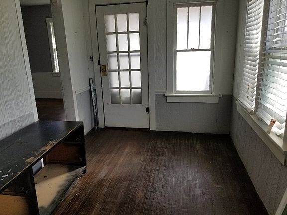 3rd image of 1811 W 3rd St