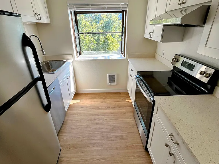 6553 California Ave SW #2 — Photo 1