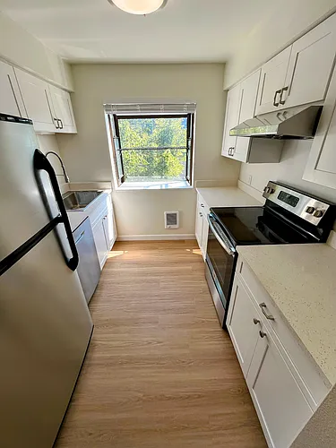 6553 California Ave SW #2 Photo 1