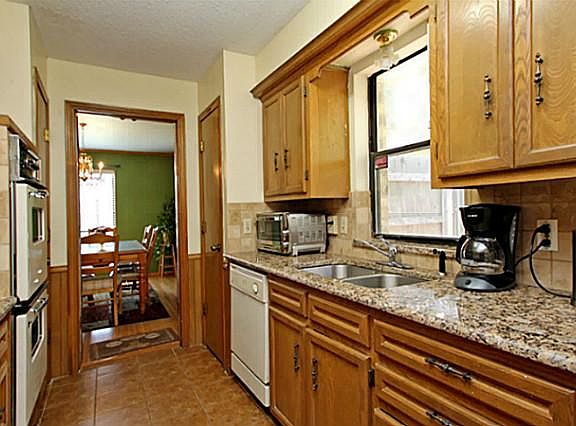 5th image of 1821 Guildford St