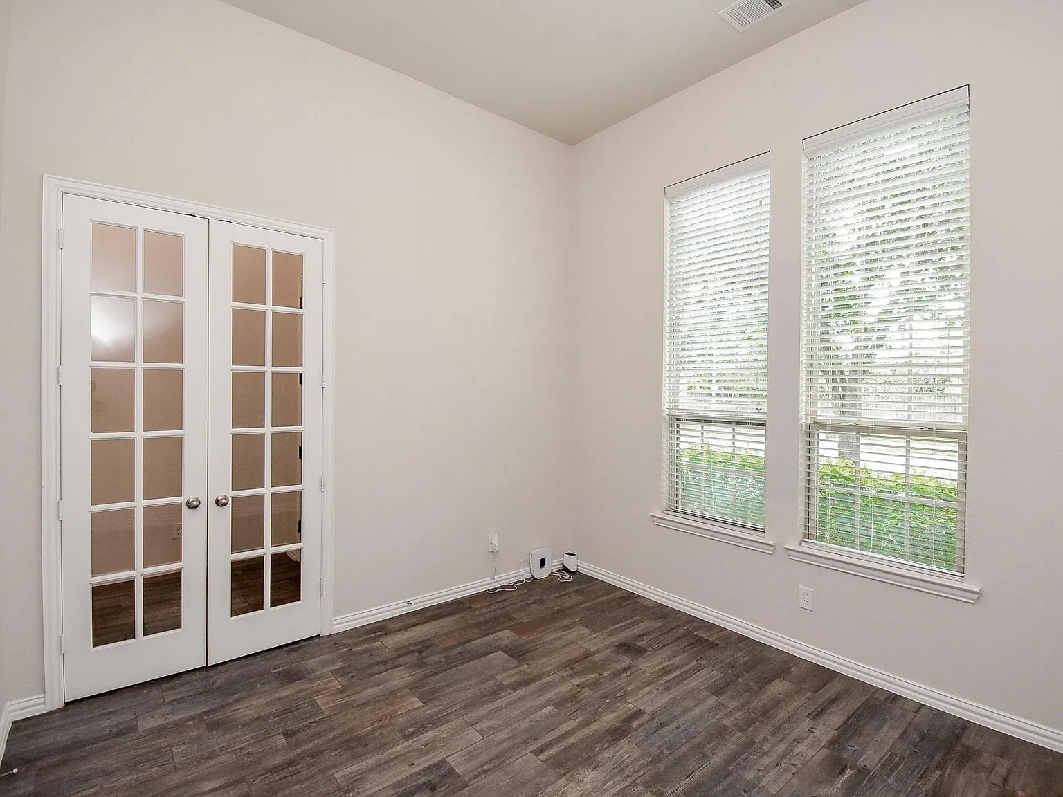 5 bed, 3.5 bath, 3378 sqft, $3,800 — Photo 4