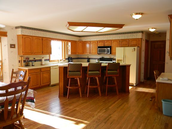 2nd image of 200 Hill Ct