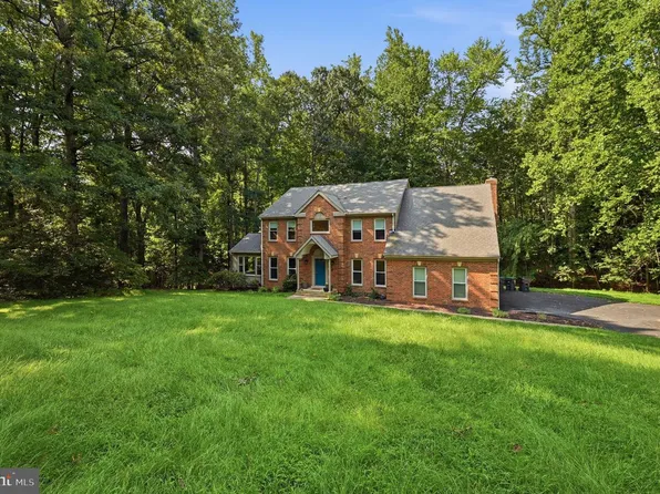 2 English Hills Dr, Fredericksburg, VA 22406