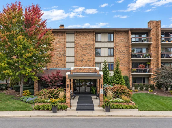 201 Lake Hinsdale Dr APT 111, Willowbrook, IL 60527