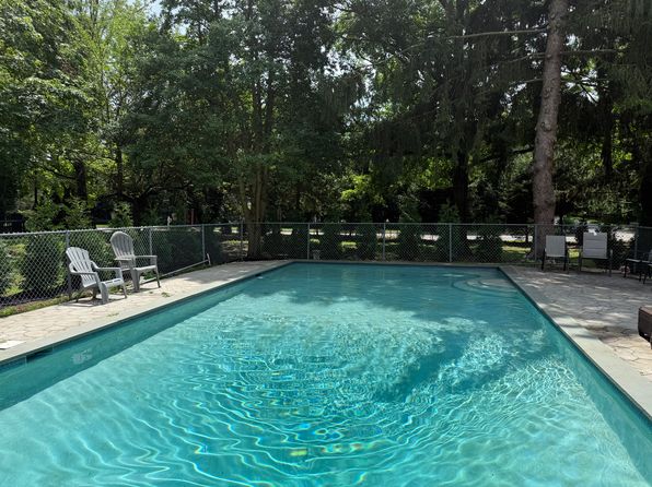 232 Brookville Rd #1