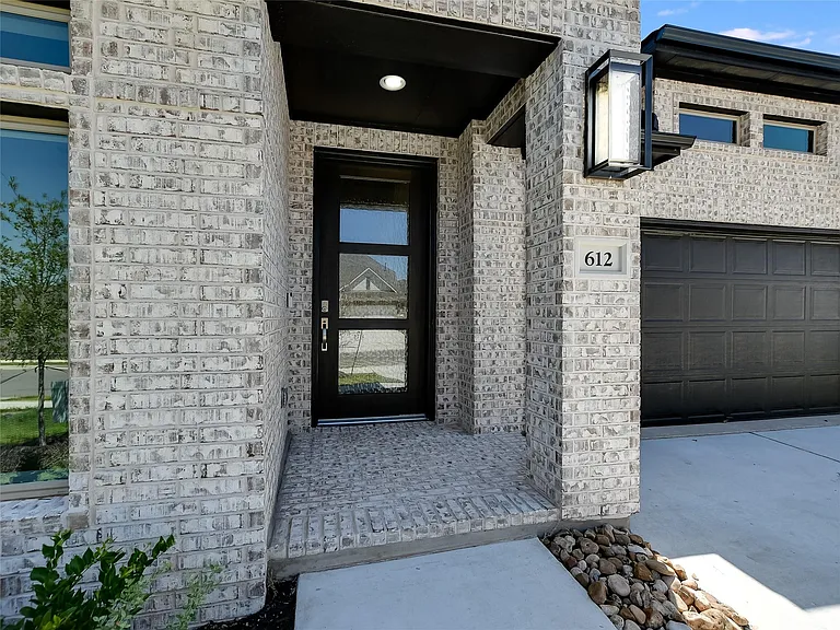 612 Jefferson Dr — Photo 3