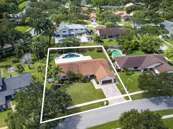 20250 NW 5th Street, Pembroke Pines, FL 33029