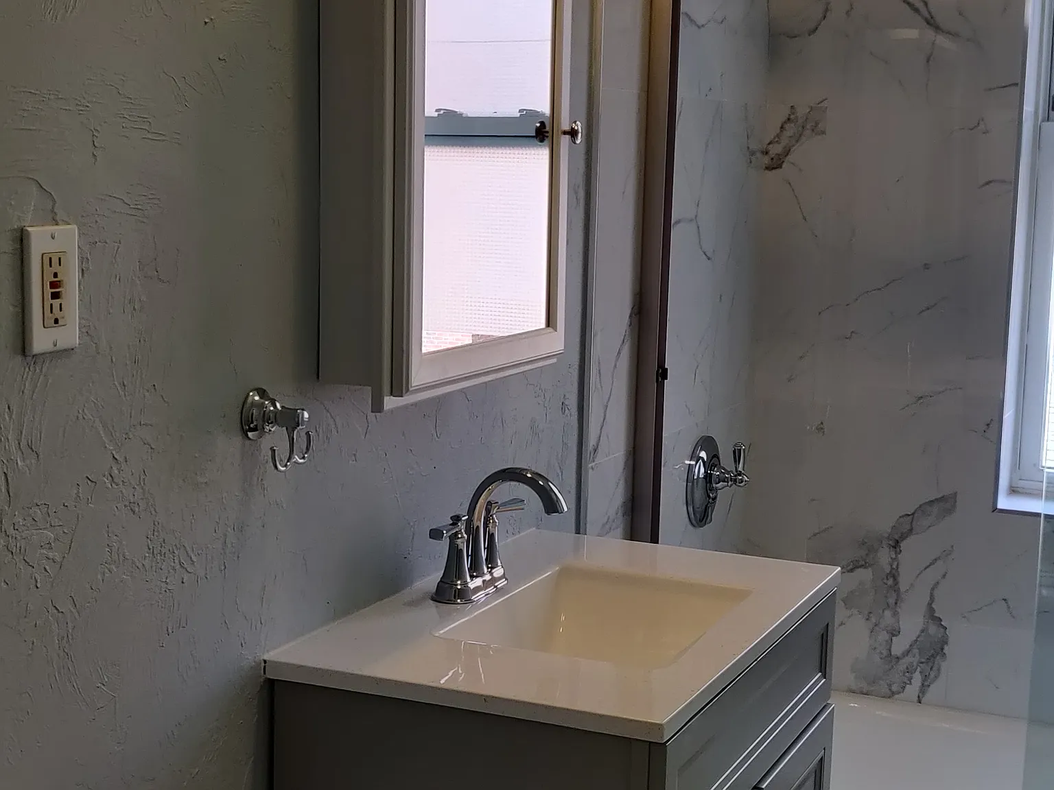 4 bed, 1.5 bath, 1400 sqft, $3,600 — Photo 4