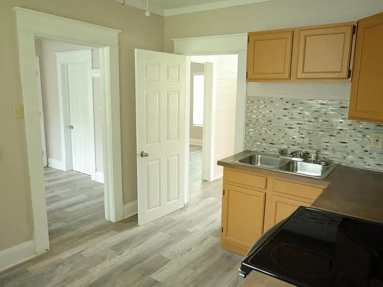 809 Adams St — Photo 23
