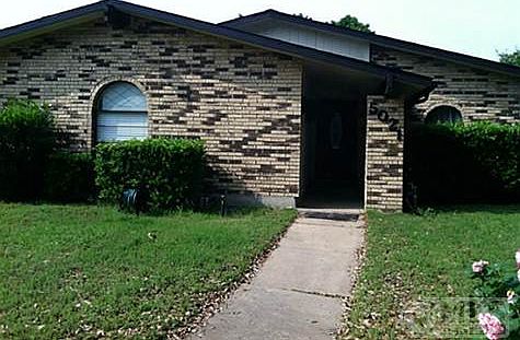 3rd image of 5021 Pemberton Ln