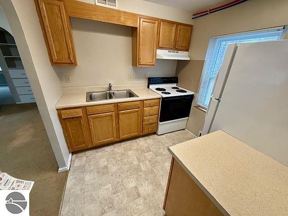 5th image of 711 Mechanic St